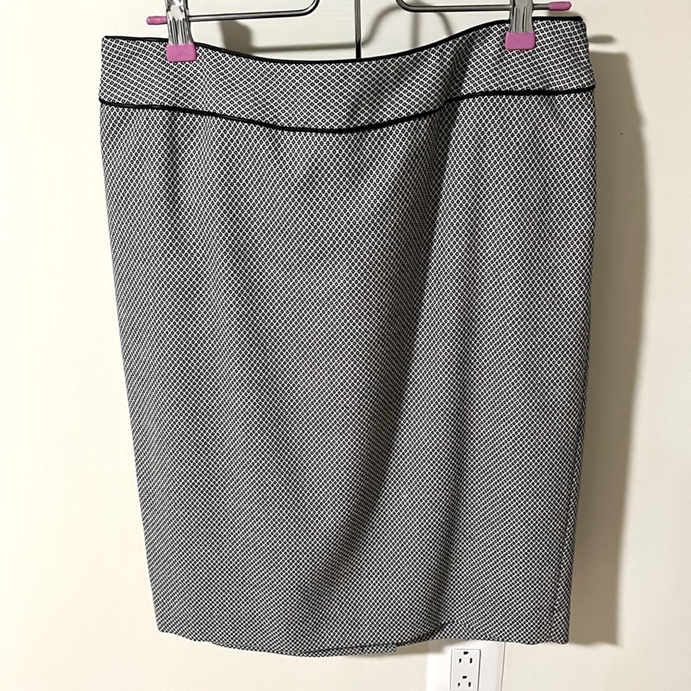 The Limited black/white pencil-type skirt